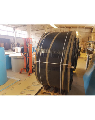 DELUXE GLASS FIBER TUB WITH INTEGRATED WOODEN FIRED HEATER