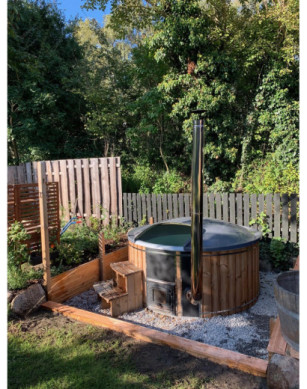 DELUXE GLASS FIBER TUB WITH INTEGRATED WOODEN FIRED HEATER