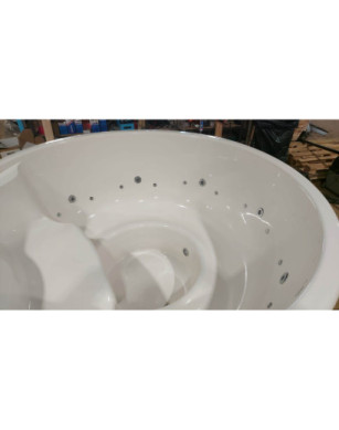 WHITE GLASS FIBER HOTTUB WITH INTEGRATED WOODEN FIRED HEATER IN STOCK