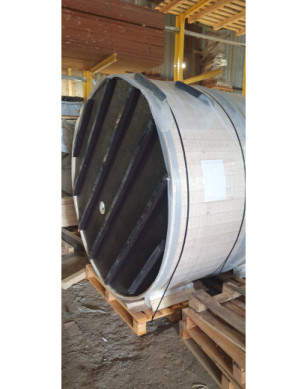 WHITE GLASS FIBER HOTTUB WITH INTEGRATED WOODEN FIRED HEATER IN STOCK