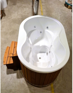 OVAL ACRYLIC HOTTUB WITH HORIZON HEATER IN STOCK